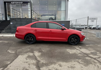 Подержанный автомобиль Volkswagen Jetta Sedan 2014 года (4 фото)