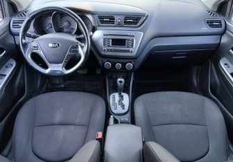 Подержанный автомобиль Kia Rio Hatchback 2016 года (10 фото)