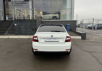 Подержанный автомобиль Skoda Octavia Liftback 2017 года (6 фото)