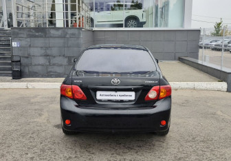 Подержанный автомобиль Toyota Corolla Sedan 2006 года (6 фото)