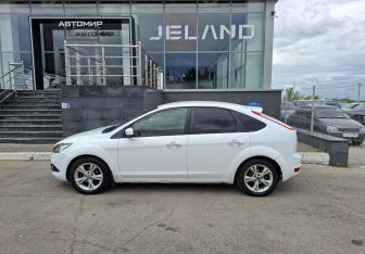 Подержанный автомобиль Ford Focus Hatchback 2010 года (8 фото)