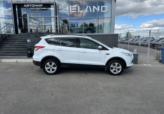 Подержанный автомобиль Ford Kuga 2016 года (4 фото)