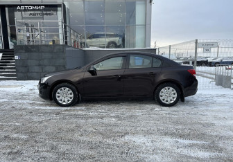 Подержанный автомобиль Chevrolet Cruze Sedan 2014 года (8 фото)