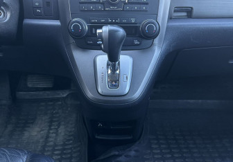 Подержанный автомобиль Honda CR-V 2011 года (11 фото)
