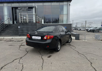 Подержанный автомобиль Toyota Corolla Sedan 2008 года (5 фото)