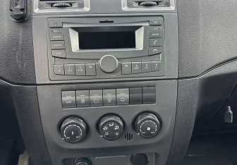 Подержанный автомобиль УАЗ Pickup 2015 года (11 фото)