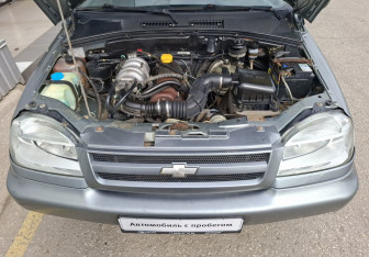 Подержанный автомобиль Chevrolet Niva 2008 года (13 фото)