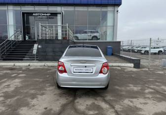 Подержанный автомобиль Chevrolet Aveo Sedan 2013 года (6 фото)