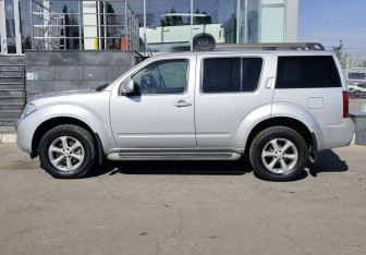 Подержанный автомобиль Nissan Pathfinder 2013 года (8 фото)
