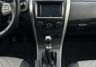 Подержанный автомобиль Toyota Corolla Sedan 2012 года (11 фото)