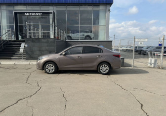 Подержанный автомобиль Kia Rio Sedan 2019 года (8 фото)