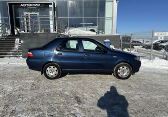 Подержанный автомобиль Fiat Albea 2010 года (4 фото)