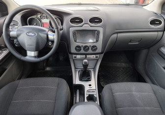 Подержанный автомобиль Ford Focus Sedan 2010 года (10 фото)