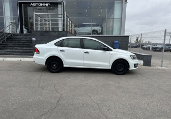 Подержанный автомобиль Volkswagen Polo Sedan 2015 года (4 фото)