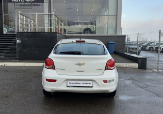 Подержанный автомобиль Chevrolet Cruze Hatchback 2013 года (6 фото)