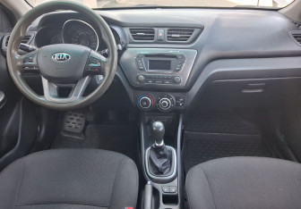 Подержанный автомобиль Kia Rio Sedan 2012 года (10 фото)
