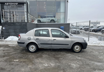 Подержанный автомобиль Renault Symbol 2005 года (4 фото)