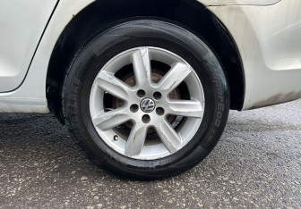 Подержанный автомобиль Skoda Rapid Wagon 2014 года (15 фото)