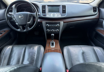 Подержанный автомобиль Nissan Teana 2011 года (10 фото)