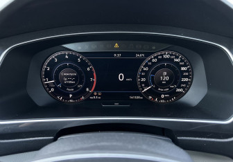 Подержанный автомобиль Volkswagen Tiguan 2018 года (9 фото)