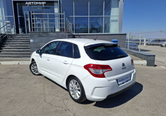 Подержанный автомобиль Citroen C4 Hatchback 2012 года (7 фото)