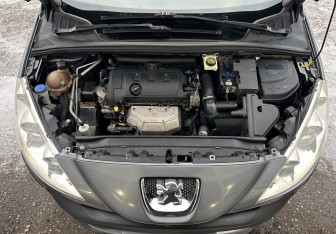 Подержанный автомобиль Peugeot 308 Hatchback 2010 года (14 фото)