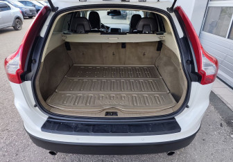 Подержанный автомобиль Volvo XC60 2011 года (15 фото)