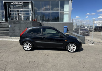 Подержанный автомобиль Ford Fiesta Hatchback 2006 года (4 фото)
