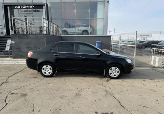 Подержанный автомобиль Geely Emgrand EC7 Sedan 2013 года (4 фото)