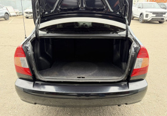 Подержанный автомобиль Hyundai Accent Sedan 2010 года (13 фото)