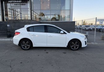 Подержанный автомобиль Chevrolet Cruze Hatchback 2014 года (4 фото)