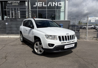 Подержанный автомобиль Jeep Compass 2012 года (3 фото)