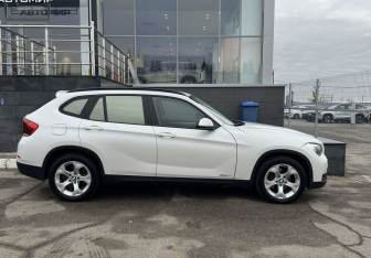 Подержанный автомобиль BMW X1 2012 года (4 фото)