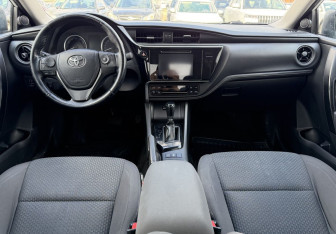 Подержанный автомобиль Toyota Corolla Sedan 2017 года (10 фото)