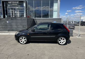 Подержанный автомобиль Ford Fiesta Hatchback 2006 года (8 фото)