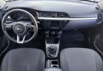 Подержанный автомобиль Kia Rio Sedan 2017 года (10 фото)