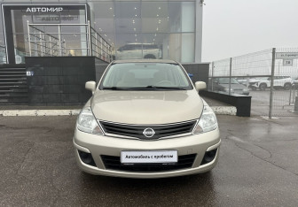 Подержанный автомобиль Nissan Tiida Hatchback 2011 года (2 фото)