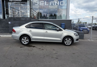 Подержанный автомобиль Volkswagen Polo Sedan 2012 года (3 фото)