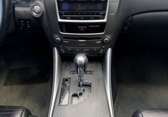 Подержанный автомобиль Lexus IS Sedan 2006 года (11 фото)