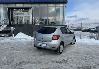 Подержанный автомобиль Renault Sandero 2014 года (5 фото)