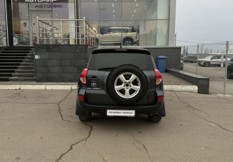 Подержанный автомобиль Toyota RAV4 2006 года (6 фото)