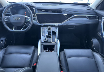 Подержанный автомобиль Geely Atlas Pro 2021 года (10 фото)