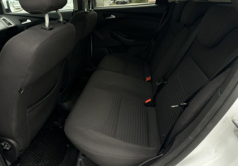 Подержанный автомобиль Ford Focus Hatchback 2016 года (12 фото)