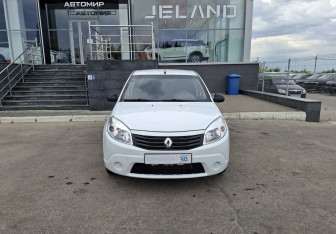 Подержанный автомобиль Renault Sandero 2011 года (2 фото)