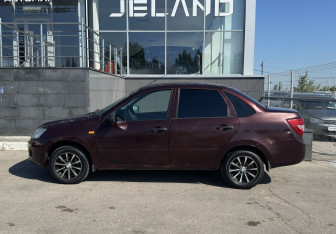 Подержанный автомобиль LADA (ВАЗ) Granta Sedan 2013 года (8 фото)