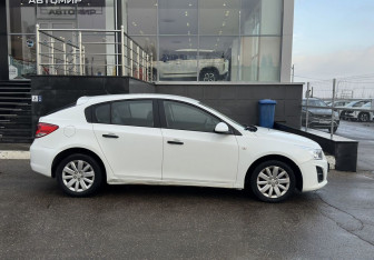 Подержанный автомобиль Chevrolet Cruze Hatchback 2013 года (4 фото)