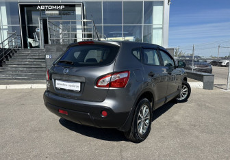 Подержанный автомобиль Nissan Qashqai 2012 года (5 фото)