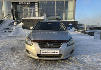 Подержанный автомобиль Kia Ceed Hatchback 2009 года (2 фото)