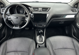 Подержанный автомобиль Kia Rio Hatchback 2016 года (10 фото)