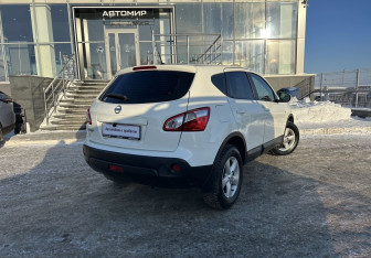 Подержанный автомобиль Nissan Qashqai 2012 года (5 фото)